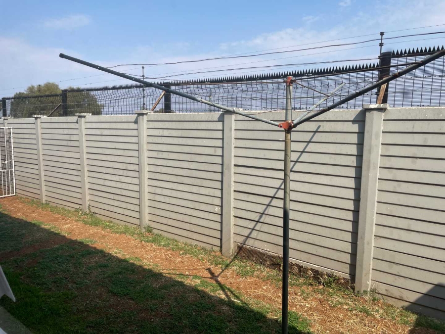 2 Bedroom Property for Sale in Langenhovenpark Free State